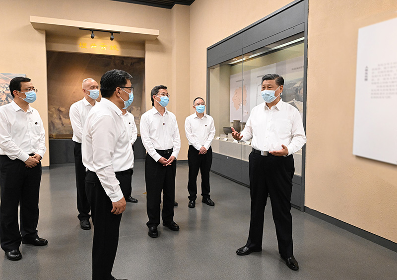 5月16日下昼，，中共中央总书记、、、国家主席、、、中央军委主席习近平在前往陕西西安主持中国－中亚峰会途中，，在山西运城博物馆考察。。